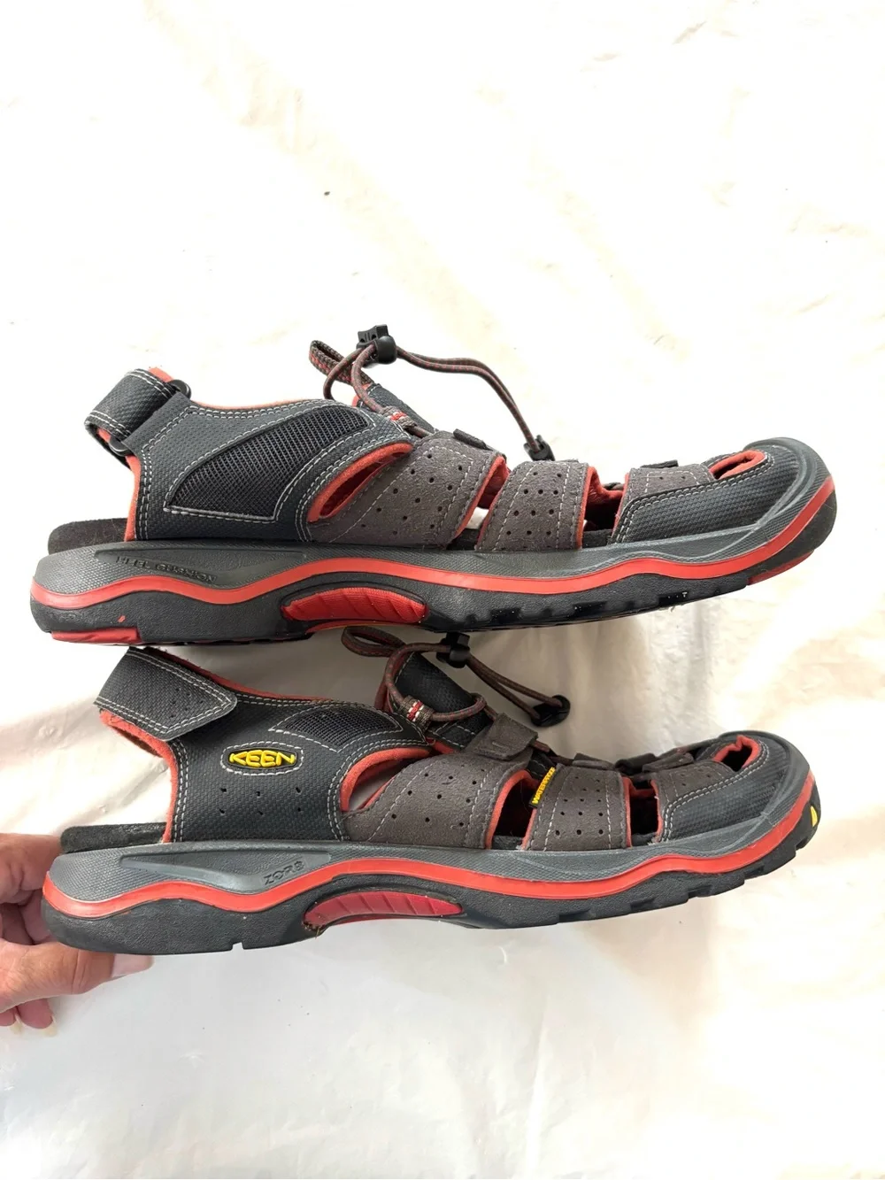 KEEN Gray Red Rialto ll Waterproof Hiking Sandals SZ 10.5 Worn 1X - Picture 4 of 15